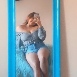 Meet your Posher, Courtney